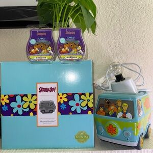 Scentsy Scooby Doo Mystery Machine Wax Warmer RETIRED/SOLD OUT + 2 Zoinks Bars